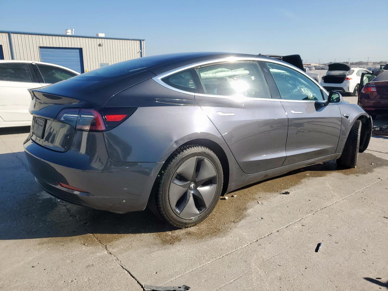 Tesla Model 3 Image 8