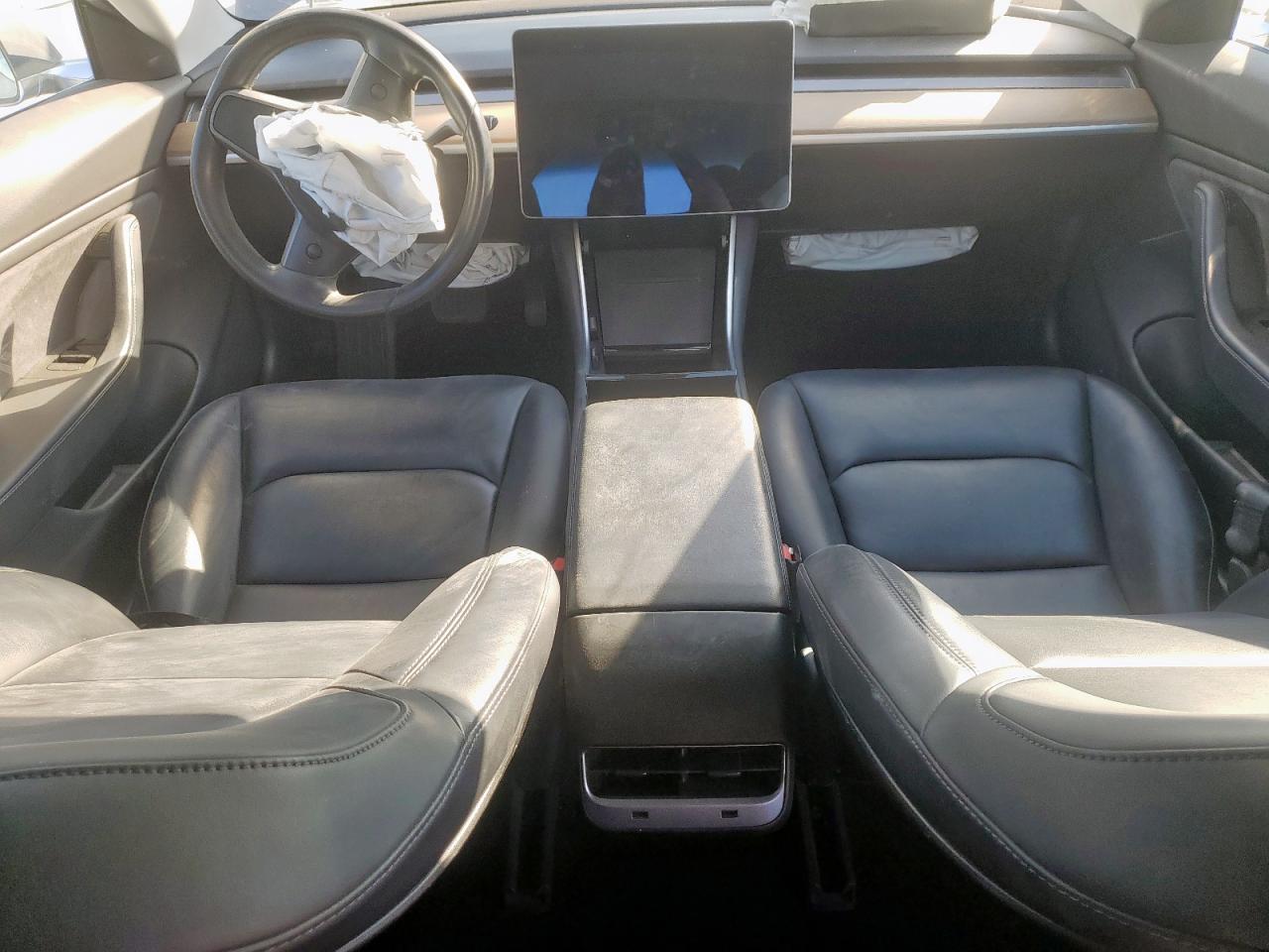 Tesla Model 3 Image 6
