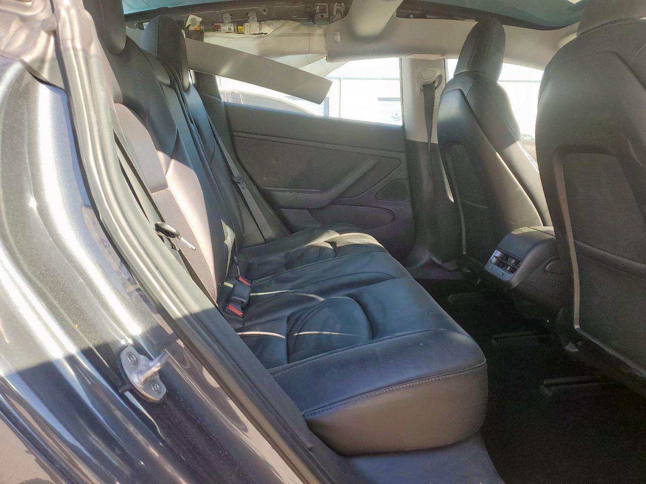 Tesla Model 3 Image 9