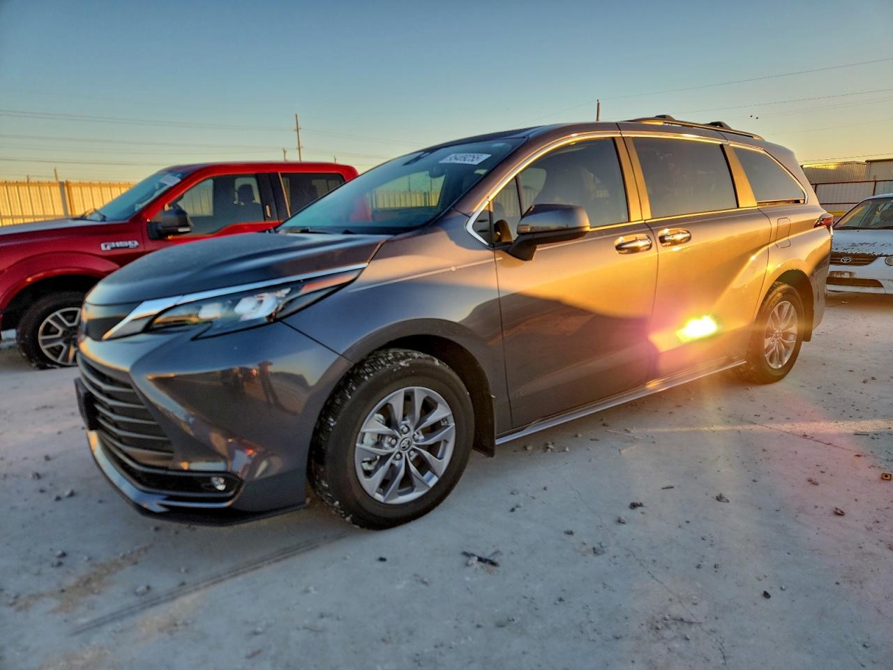 Toyota Sienna Xle Image 1