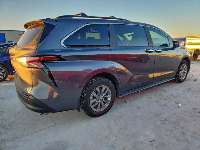 Toyota Sienna Xle Image 11