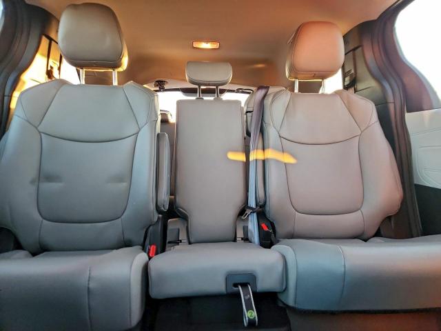 Toyota Sienna Xle Image 9