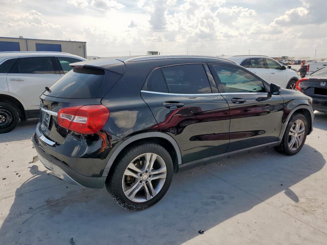 Mercedes-Benz GLA 250 Image 2