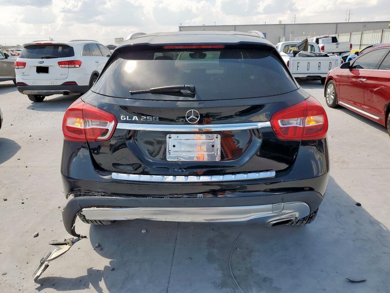 Mercedes-Benz GLA 250 Image 7