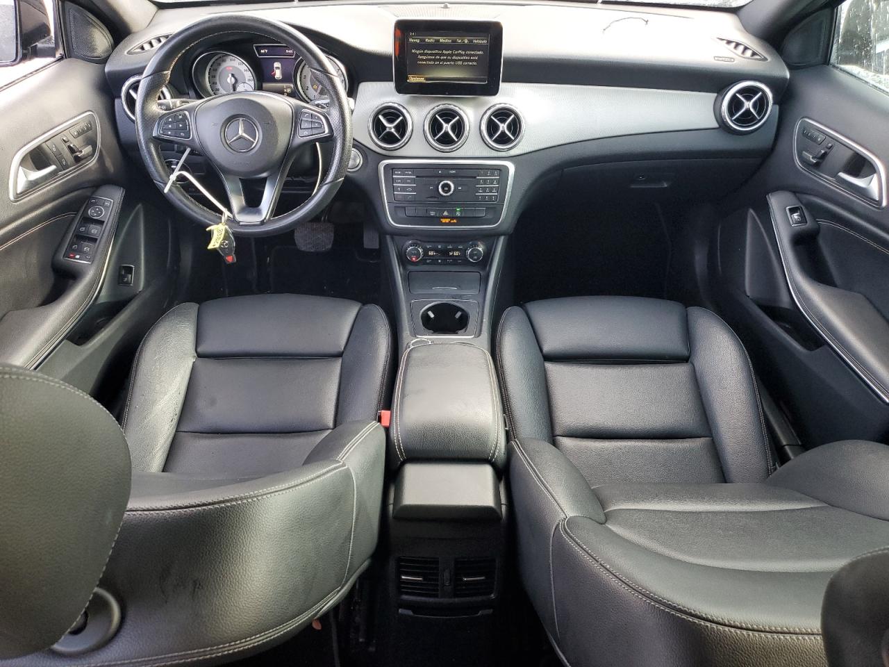 Mercedes-Benz GLA 250 Image 10