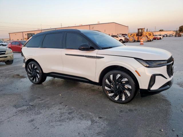 Lincoln Nautilus Reserve Image 11