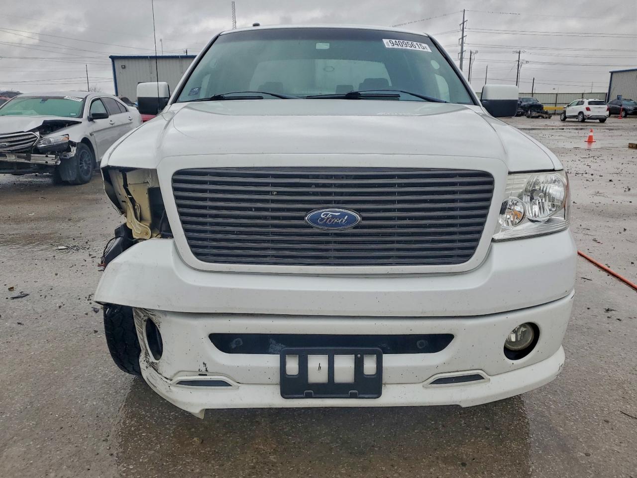 Ford F-150 Supercrew Image 8