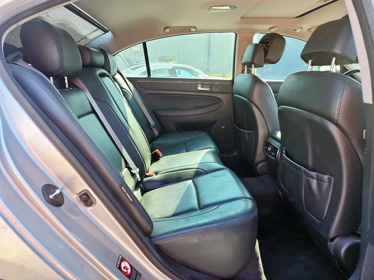 Hyundai Genesis 5.0l Image 7