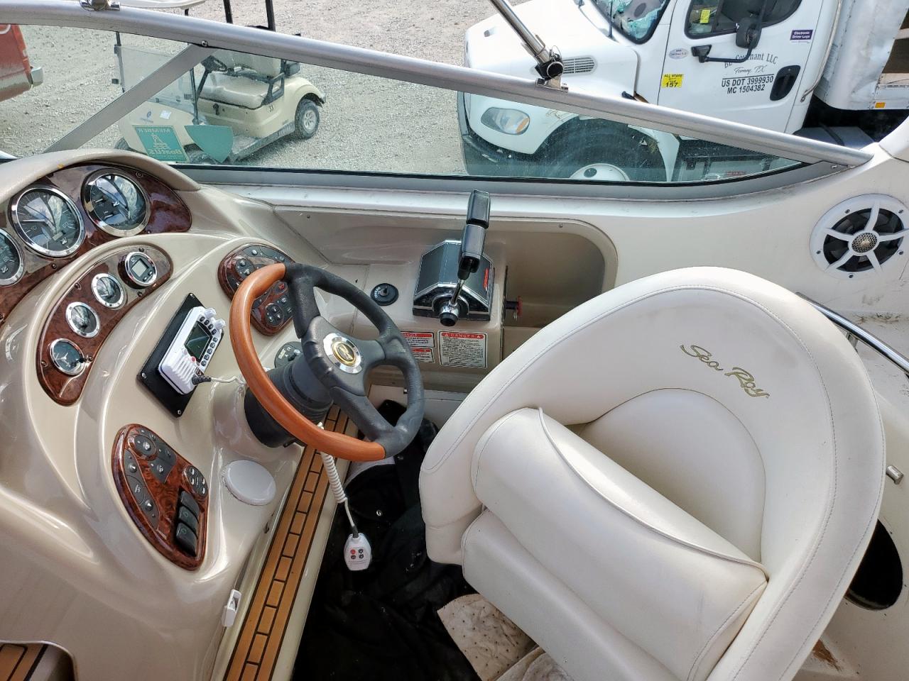 Sea Ray Sundancer Image 5