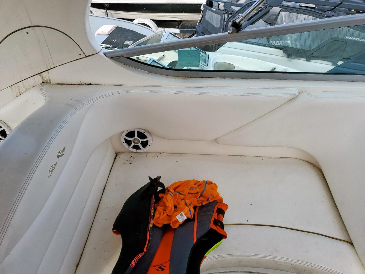 Sea Ray Sundancer Image 6