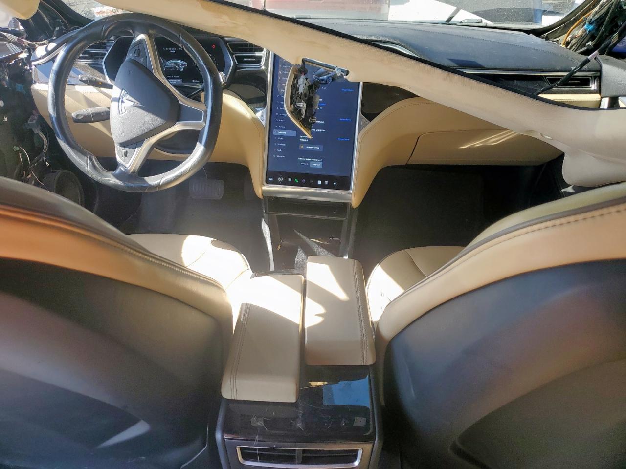 Tesla Model S Image 6