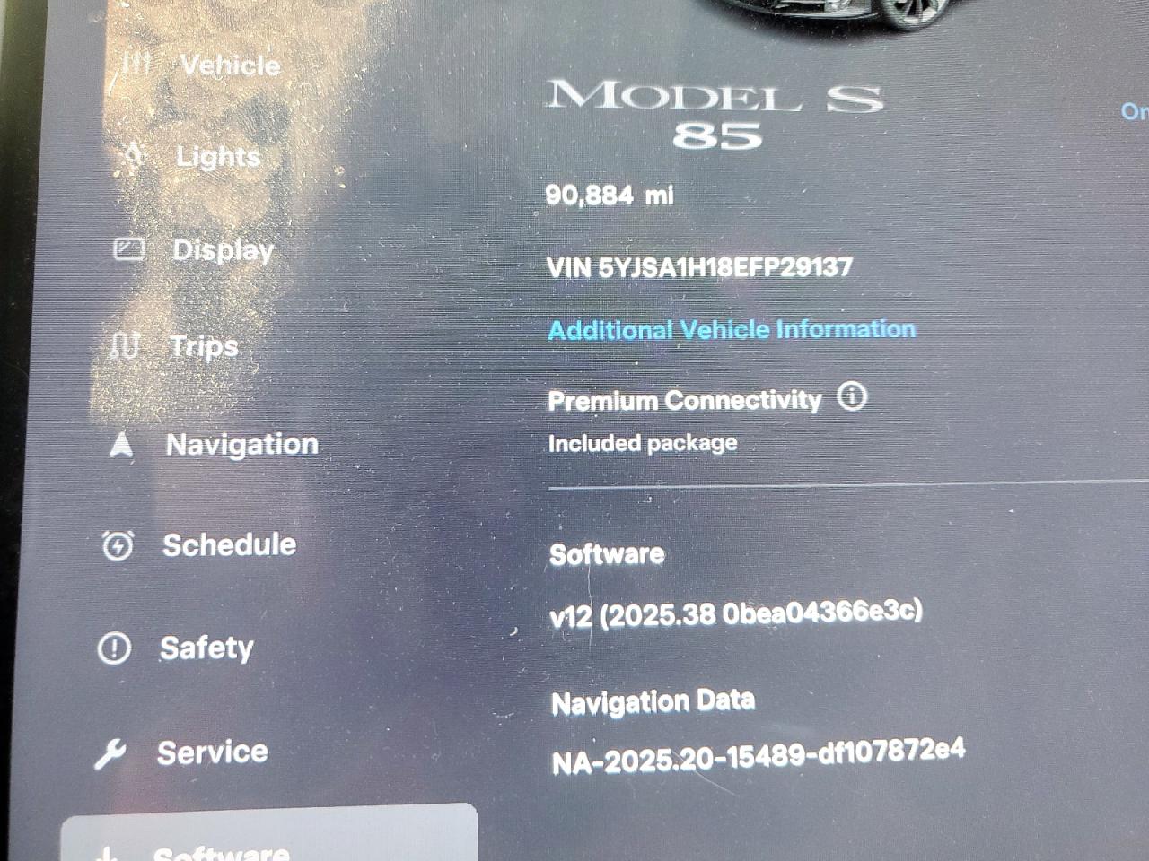 Tesla Model S Image 8