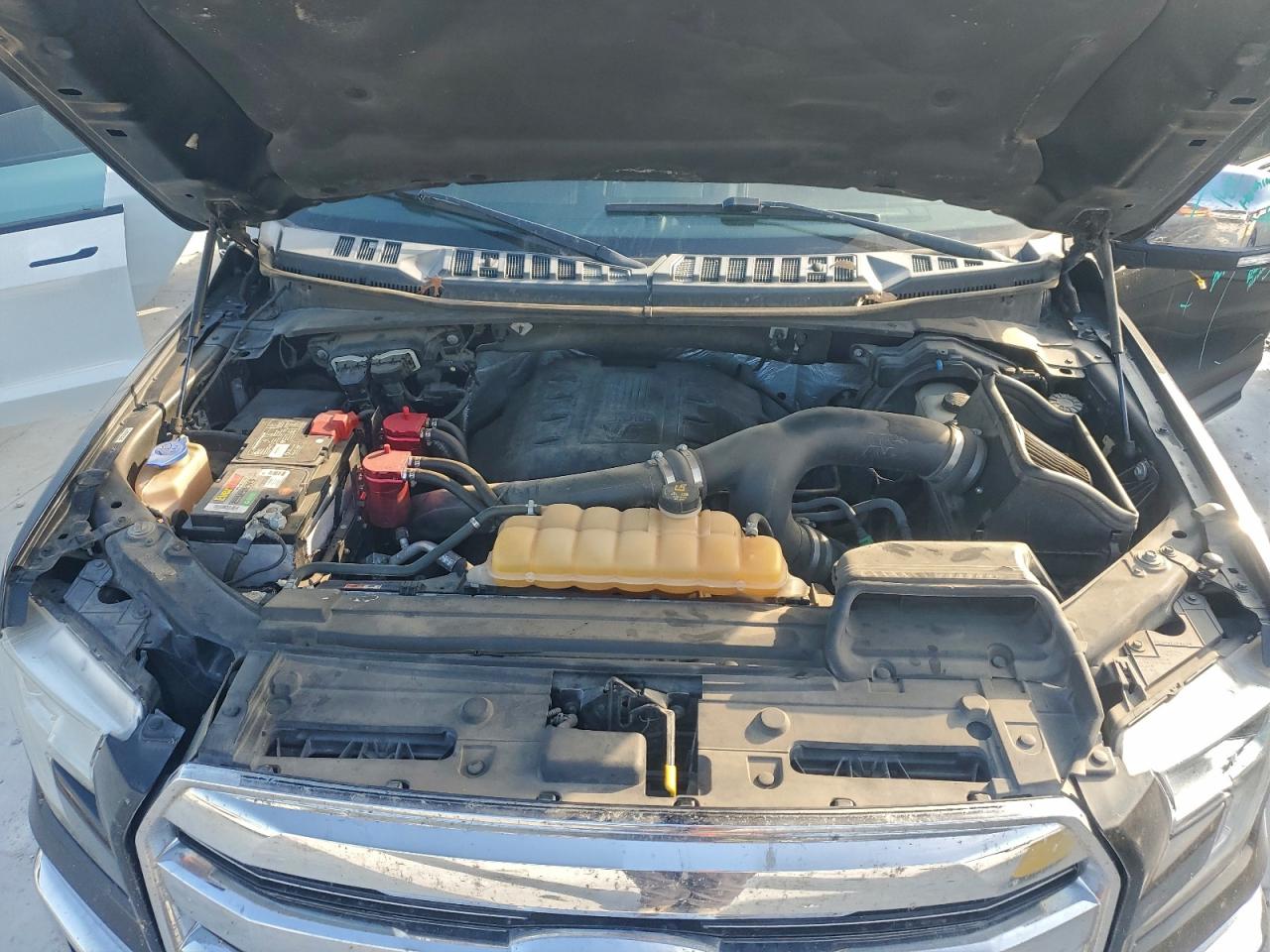 Ford F-150 Supercrew Image 6