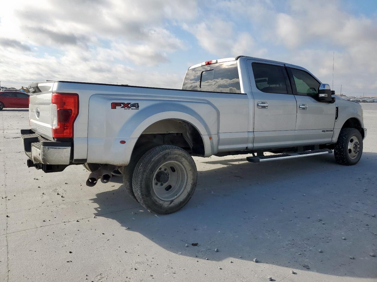 Ford F-350 Super Duty Image 4