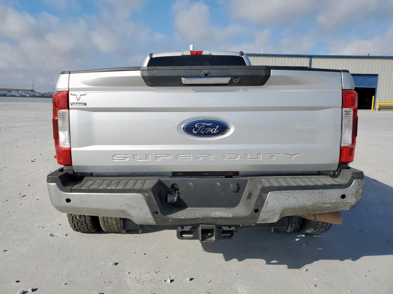 Ford F-350 Super Duty Image 8