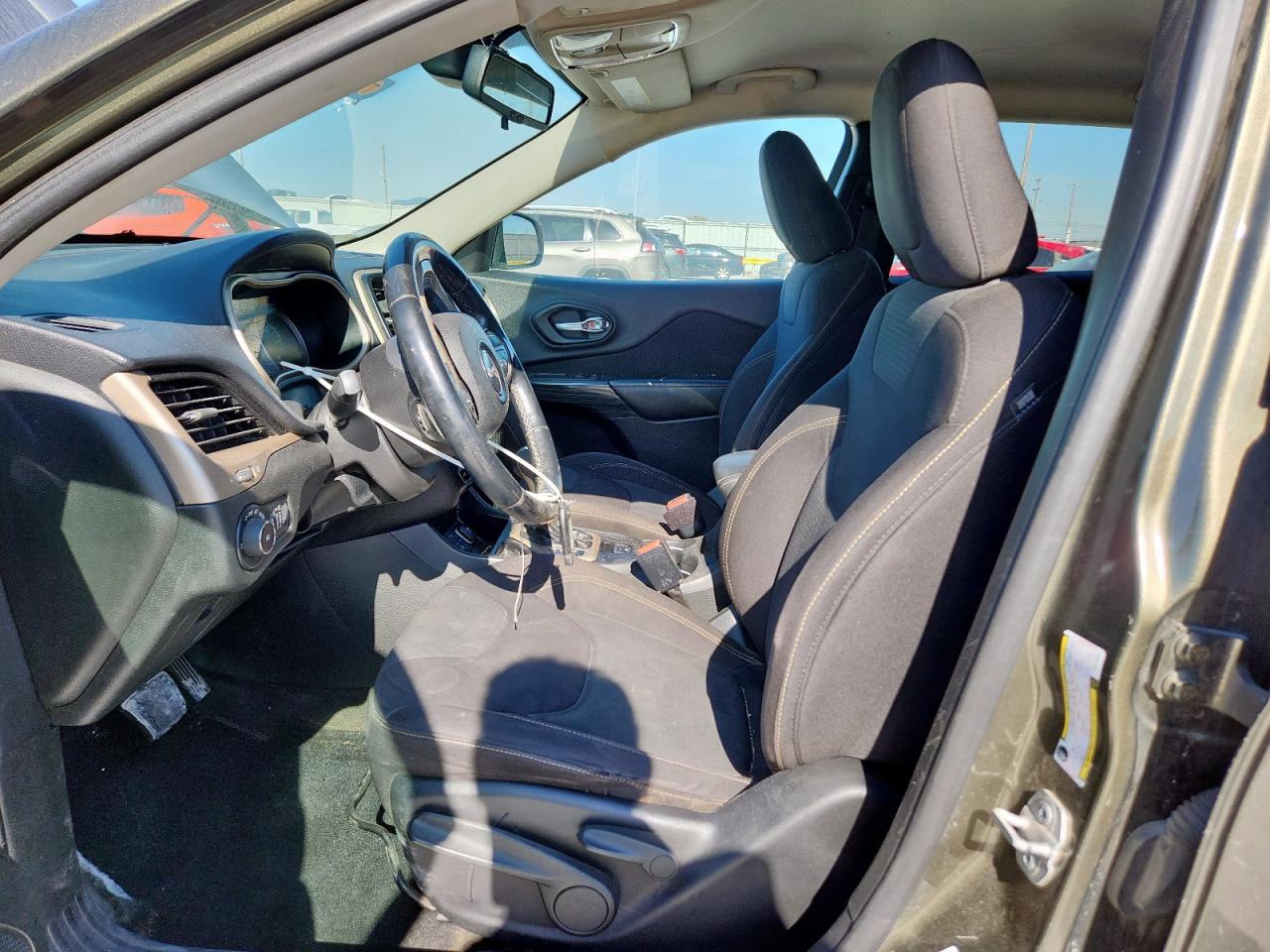 Jeep Grand Cherokee Latitude Image 8