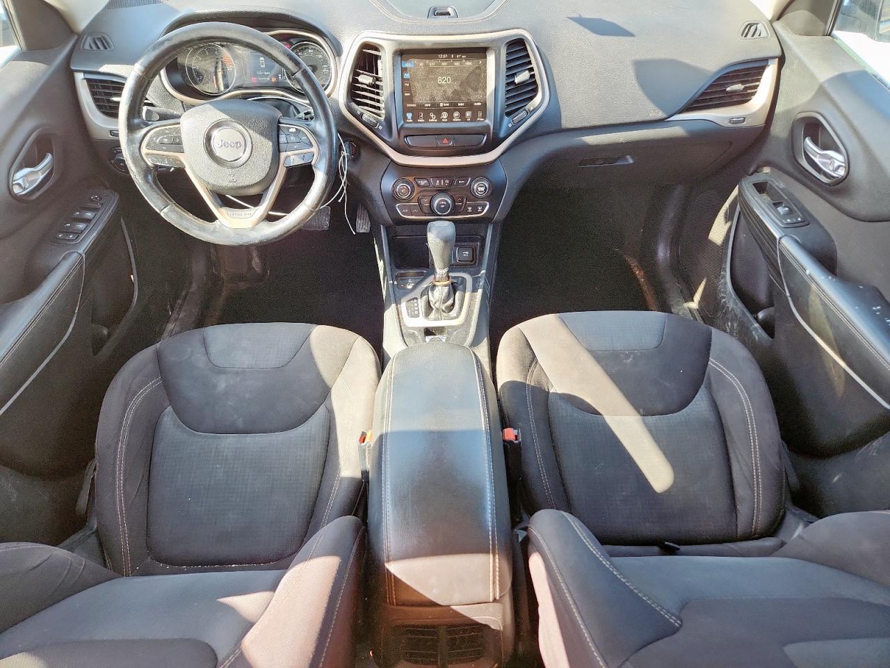 Jeep Grand Cherokee Latitude Image 3