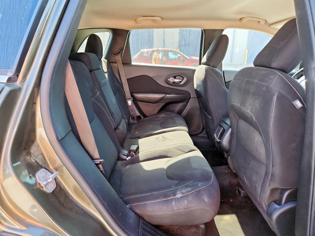 Jeep Grand Cherokee Latitude Image 2