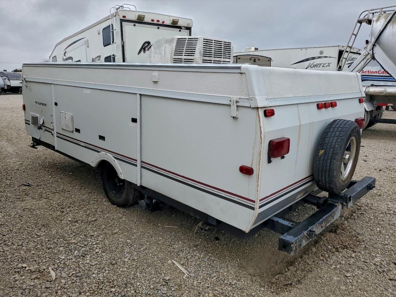 Fleetwod Trailer Image 4