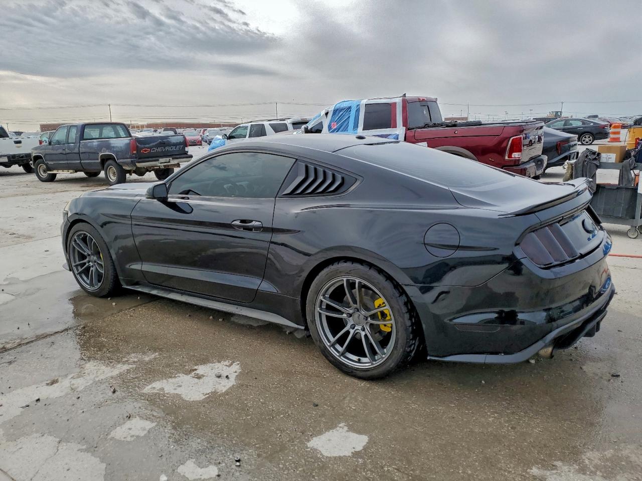 Ford Mustang Image 6