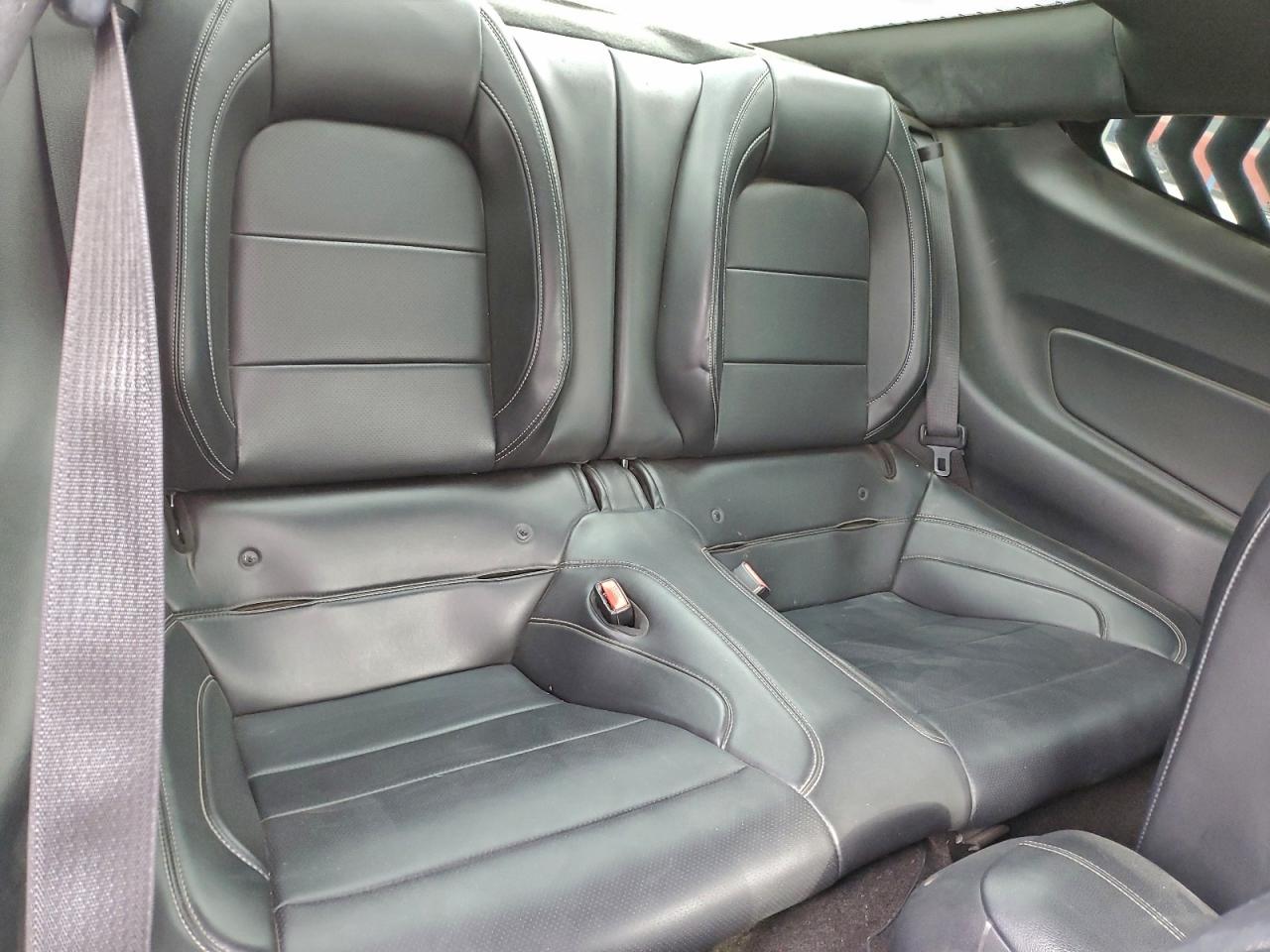 Ford Mustang Image 2