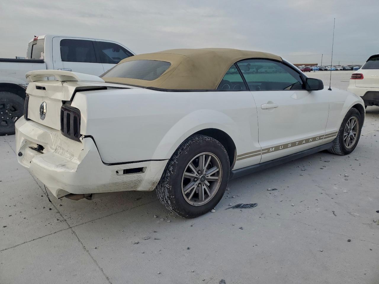 Ford Mustang Image 7