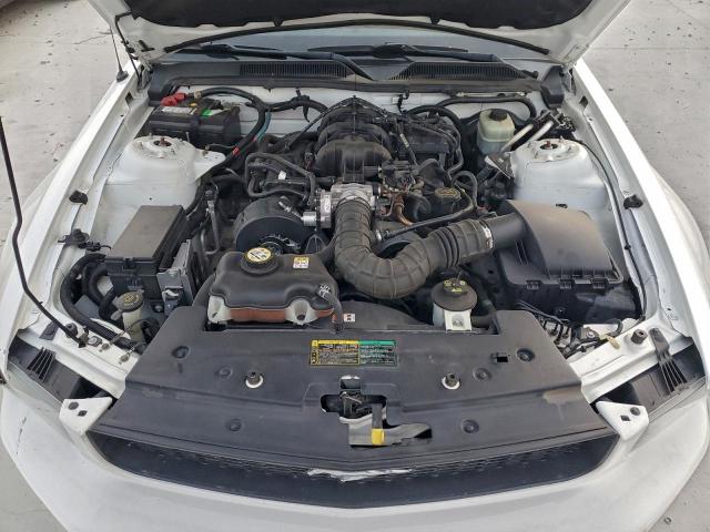 Ford Mustang Image 9