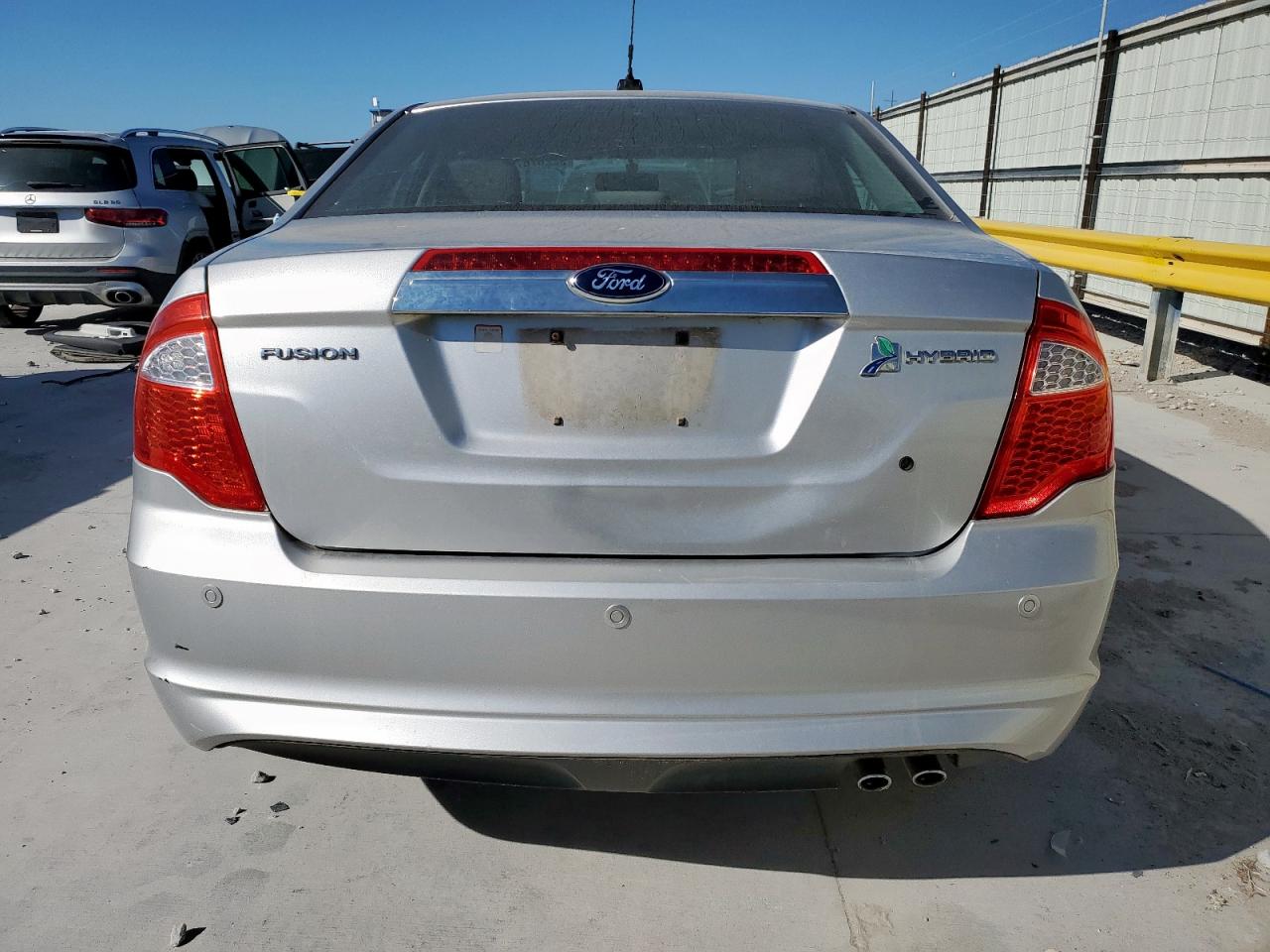 Ford Fusion Hybrid Image 3
