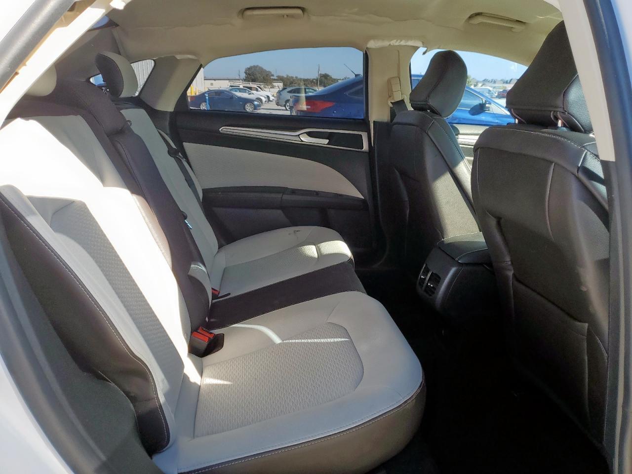 Ford Fusion Se Image 7