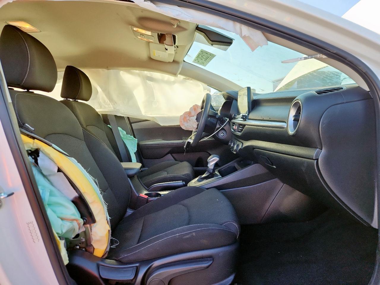 Kia Forte Fe Image 8