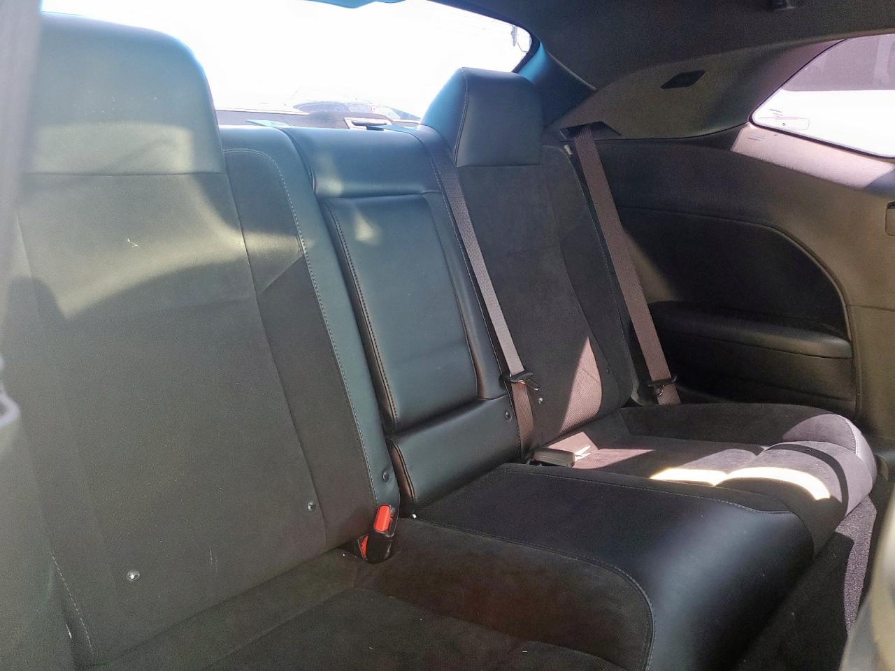 Dodge Challenger R/t Scat Pack Image 3