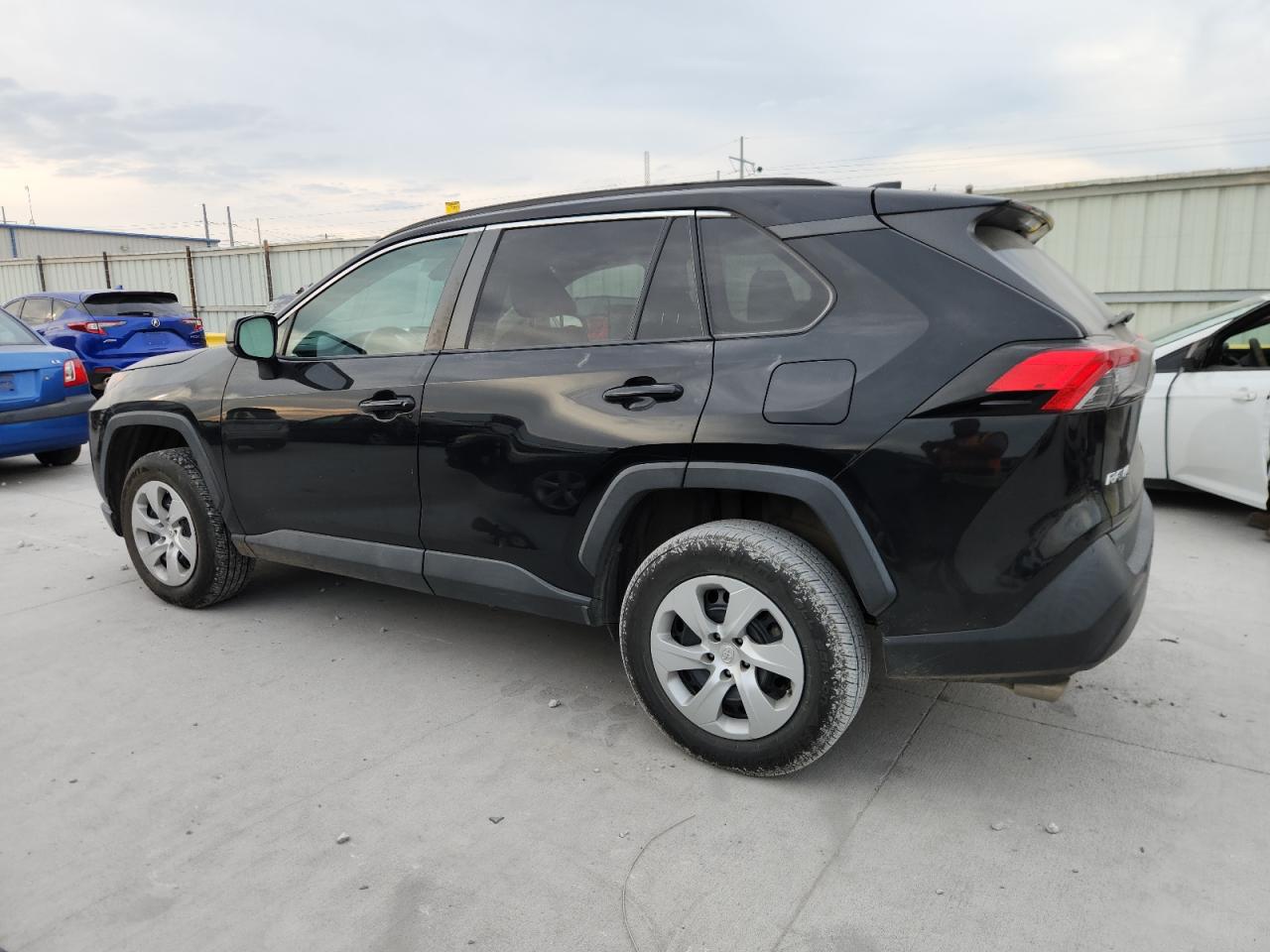 Toyota RAV4 Le Image 6