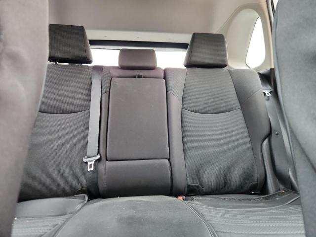 Toyota RAV4 Le Image 4