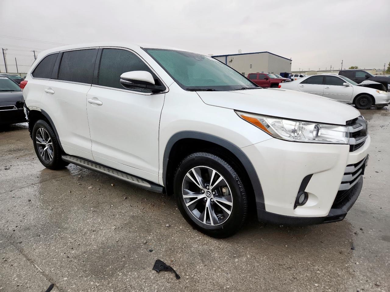 Toyota Highlander Le Image 7
