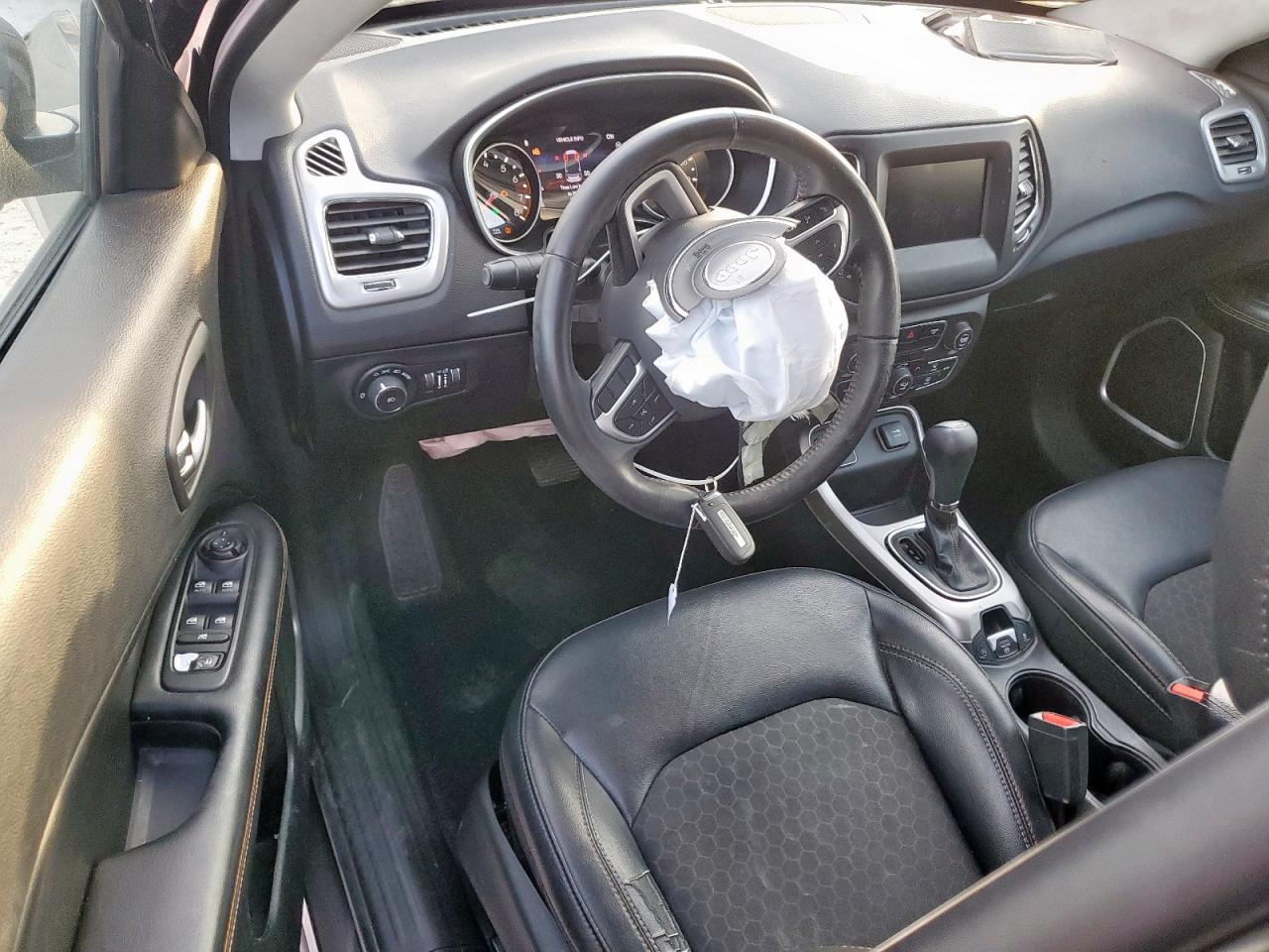 Jeep Compass Latitude Image 9