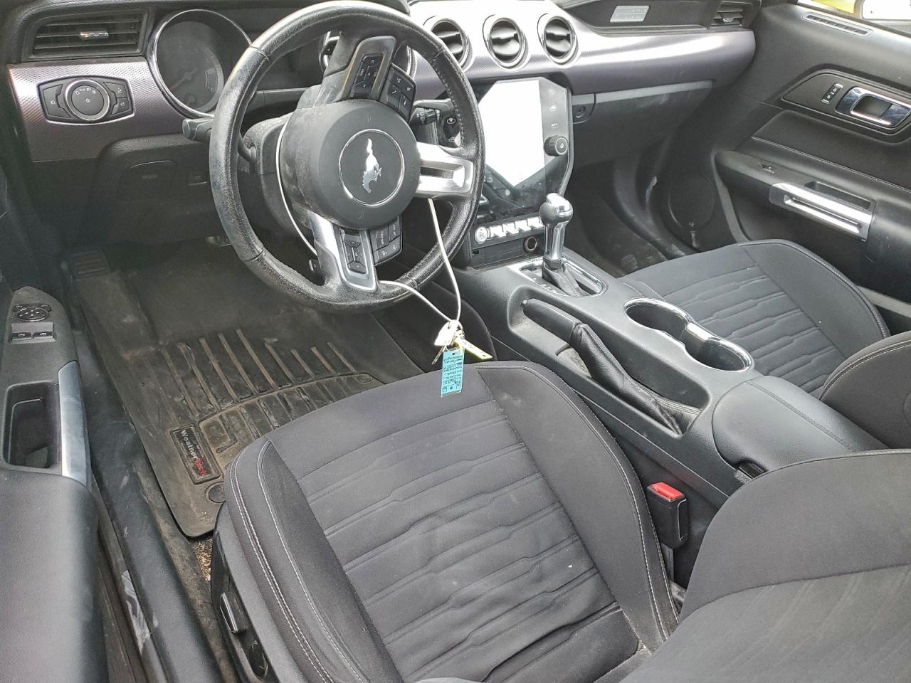 Ford Mustang Image 6