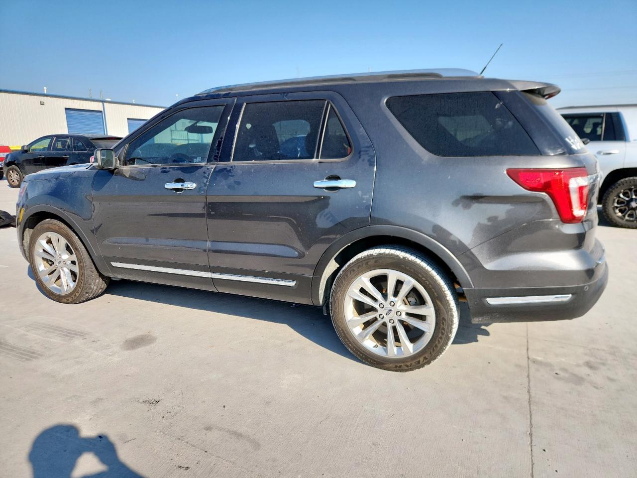 Ford Explorer Limited Image 2