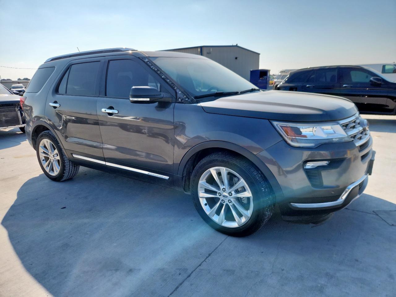 Ford Explorer Limited Image 3