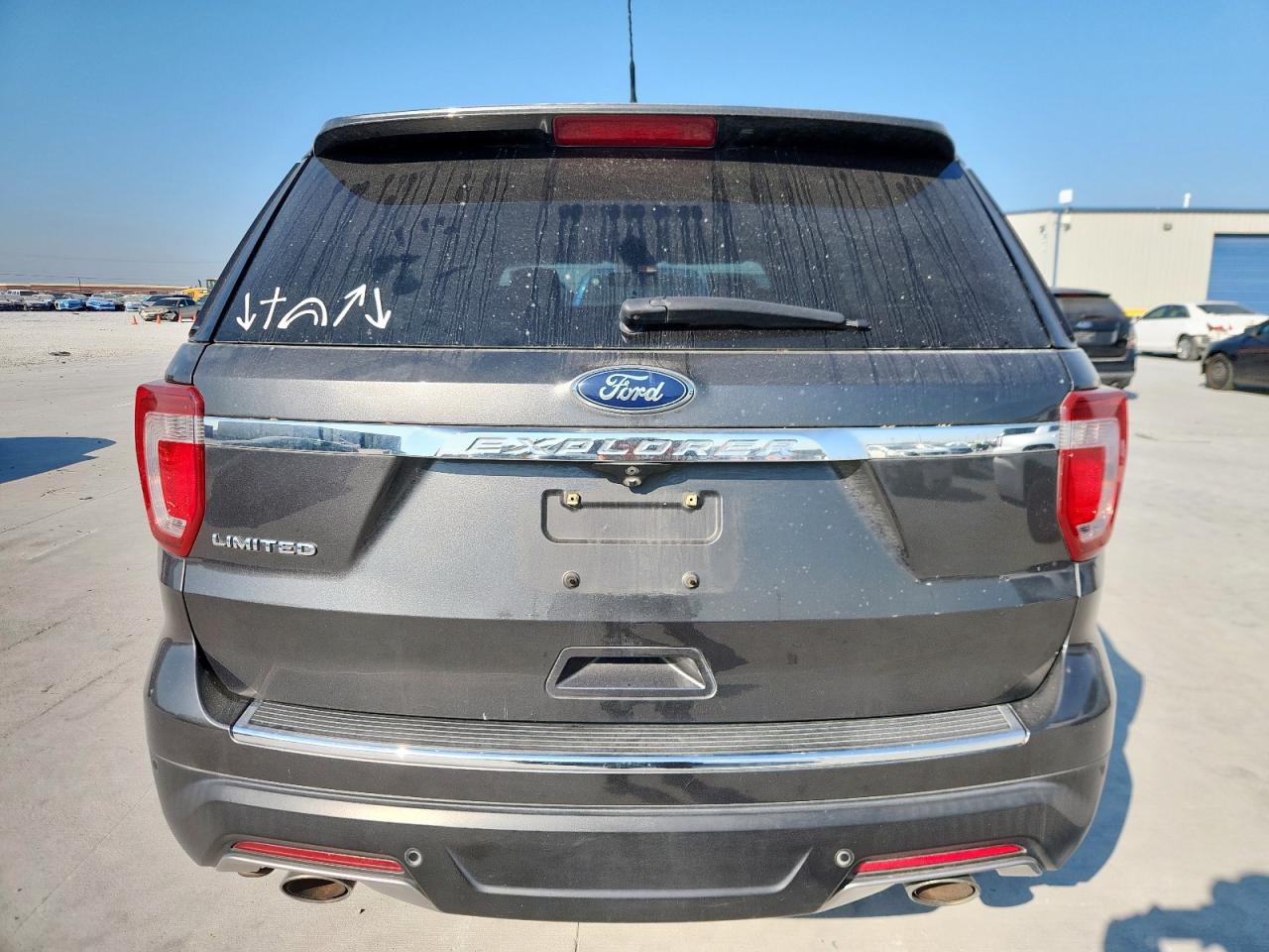 Ford Explorer Limited Image 4