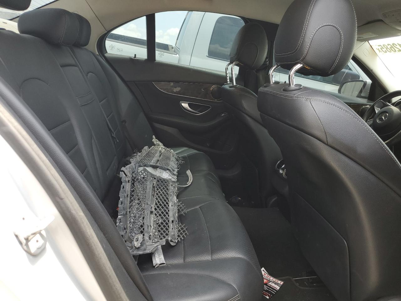 Mercedes-Benz C-Class 300 Image 9