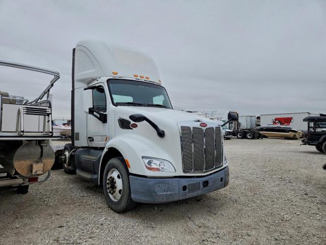  Salvage Peterbilt 579
