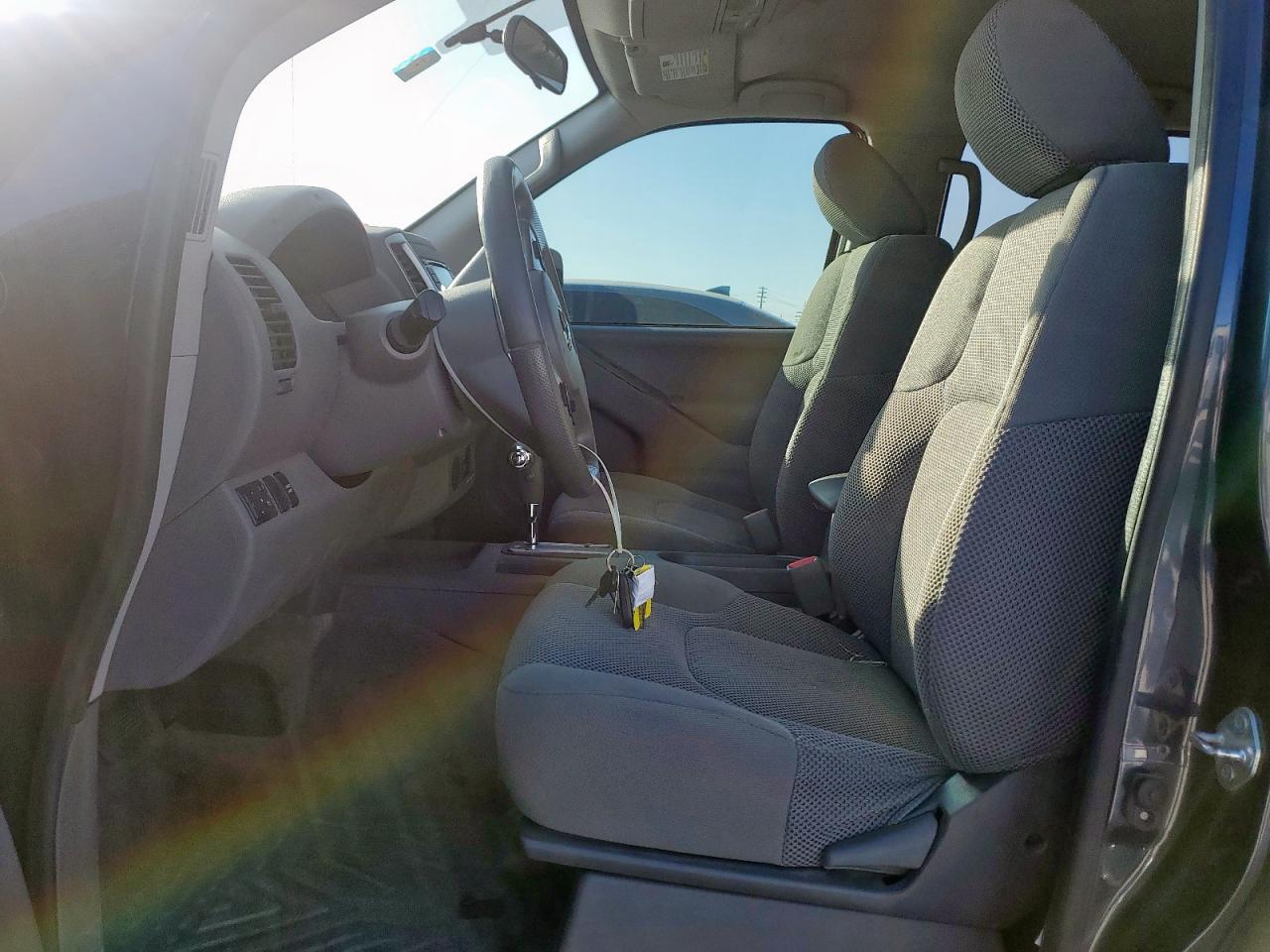 Nissan Frontier S Image 3