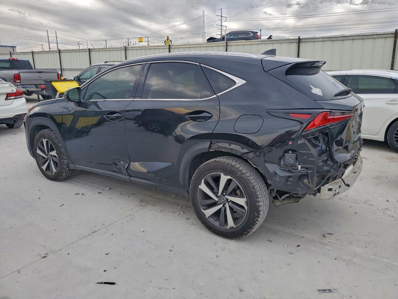 Lexus NX 300 Base Image 3