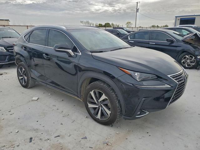 Lexus NX 300 Base Image 12