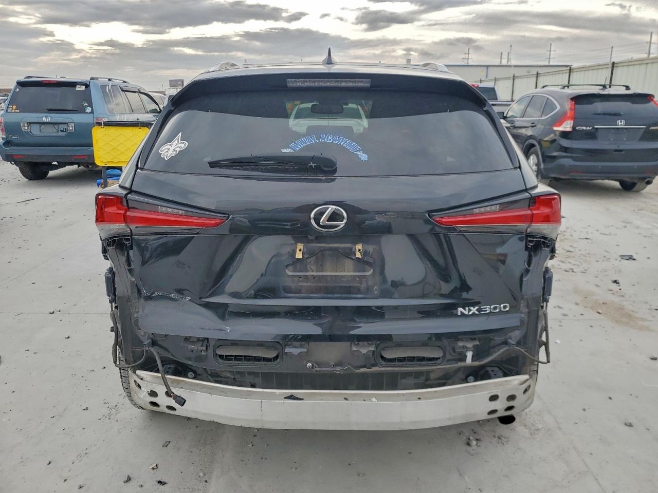 Lexus NX 300 Base Image 8
