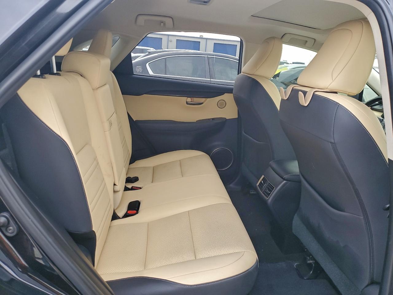 Lexus NX 300 Base Image 4