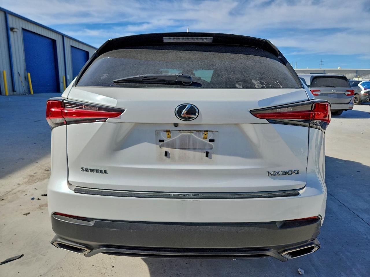 Lexus NX 300 Base Image 5