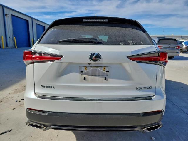 Lexus NX 300 Base Image 5
