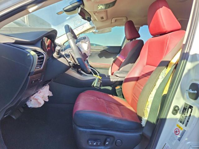 Lexus NX 300 Base Image 4