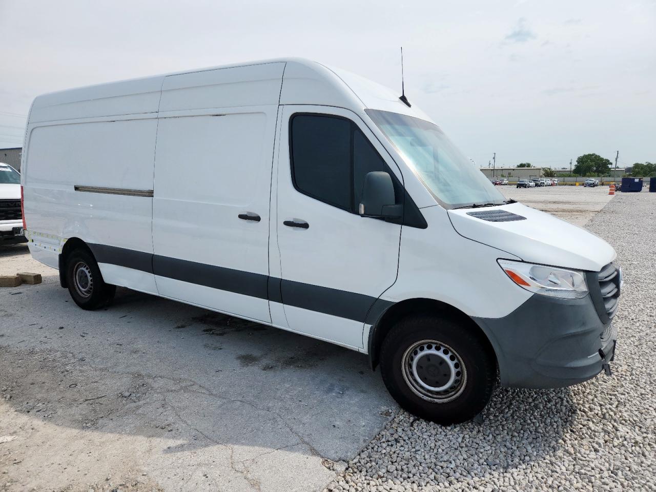 Mercedes-Benz Sprinter 2500 Image 3